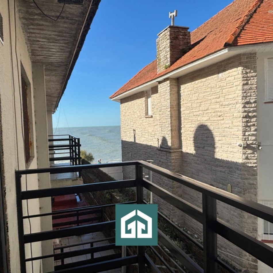 EN VENTA - DEPARTAMENTO CON VISTA AL MAR DESDE EL BALCON. UBICACION PRIVILEGIADA - FRENTE A PLAYA VARESE