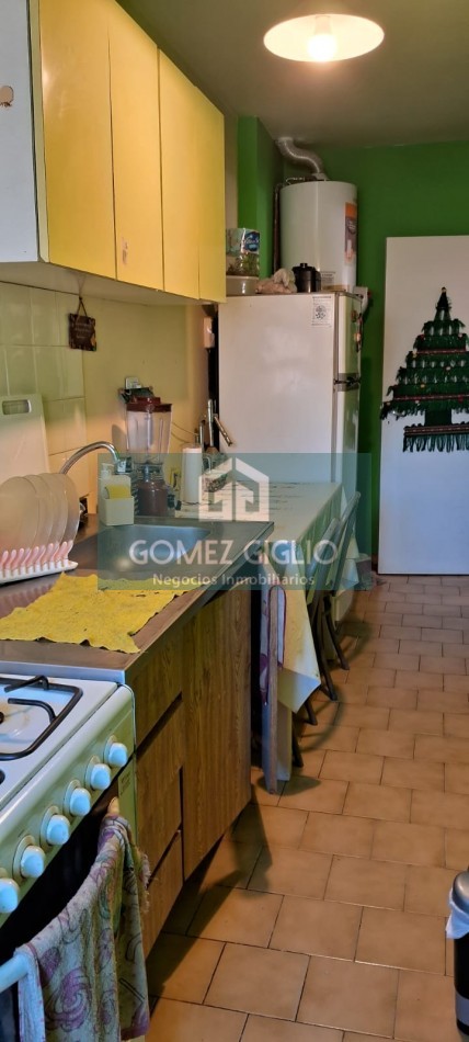 DEPARTAMENTO 4 AMB CON ESPACIO DE COCHERA  BARRIO LAS LILAS