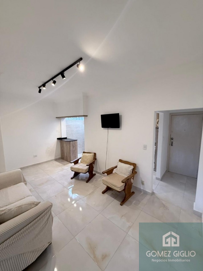 DEPARTAMENTO DOS AMBIENTES CON ESPACIO DE COCHERA
